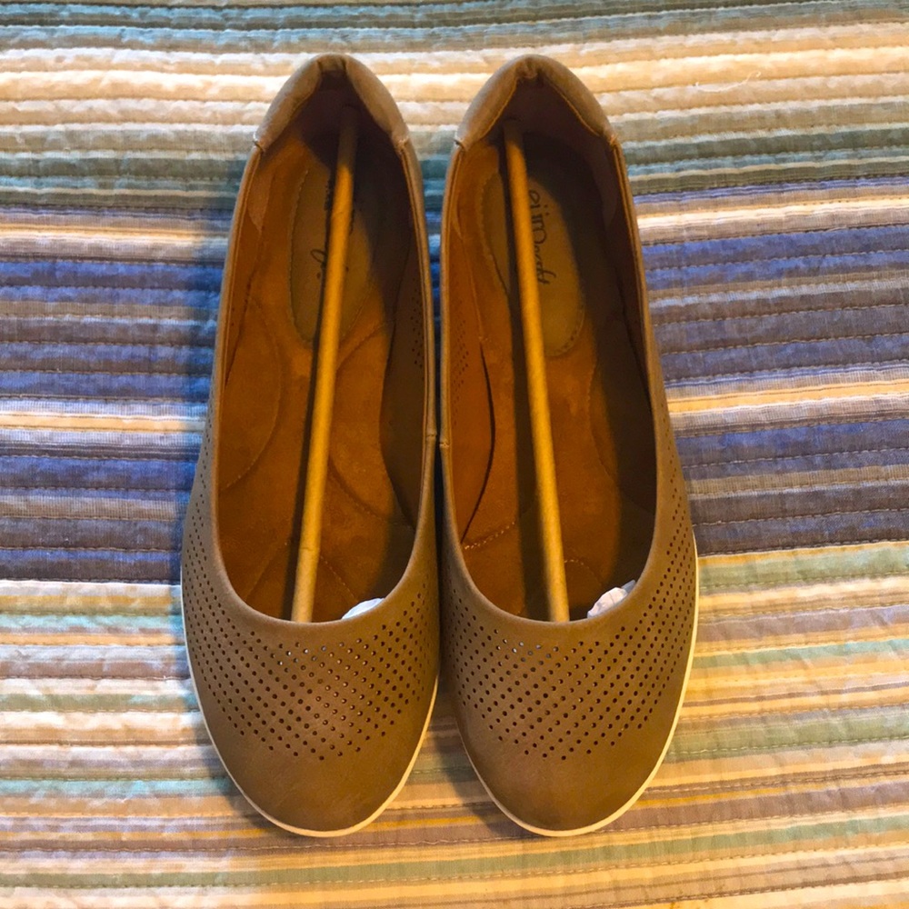 Tan Casual Shoes size 9 Euro Soft by Sofft.